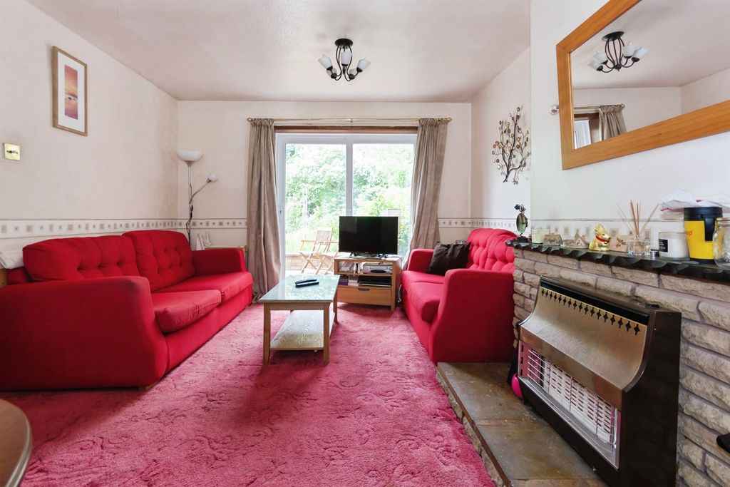 Property photo 2 of 25