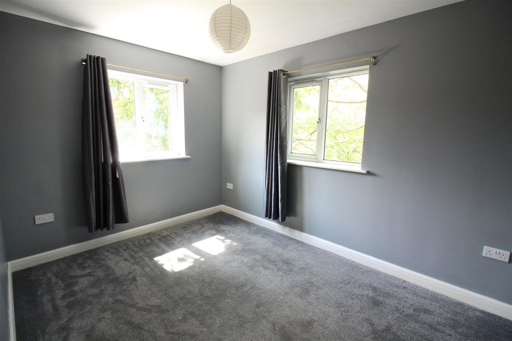 Property photo 2 of 7 Bedroom One