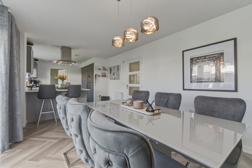 Additional image 8 of 5 bed detached house for saleWest Kip Walk, Livingston, West Lothian EH54
