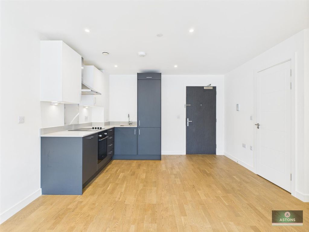 Property photo 3 of 10 Cam02202G0-Pr0615-Still003.Jpg