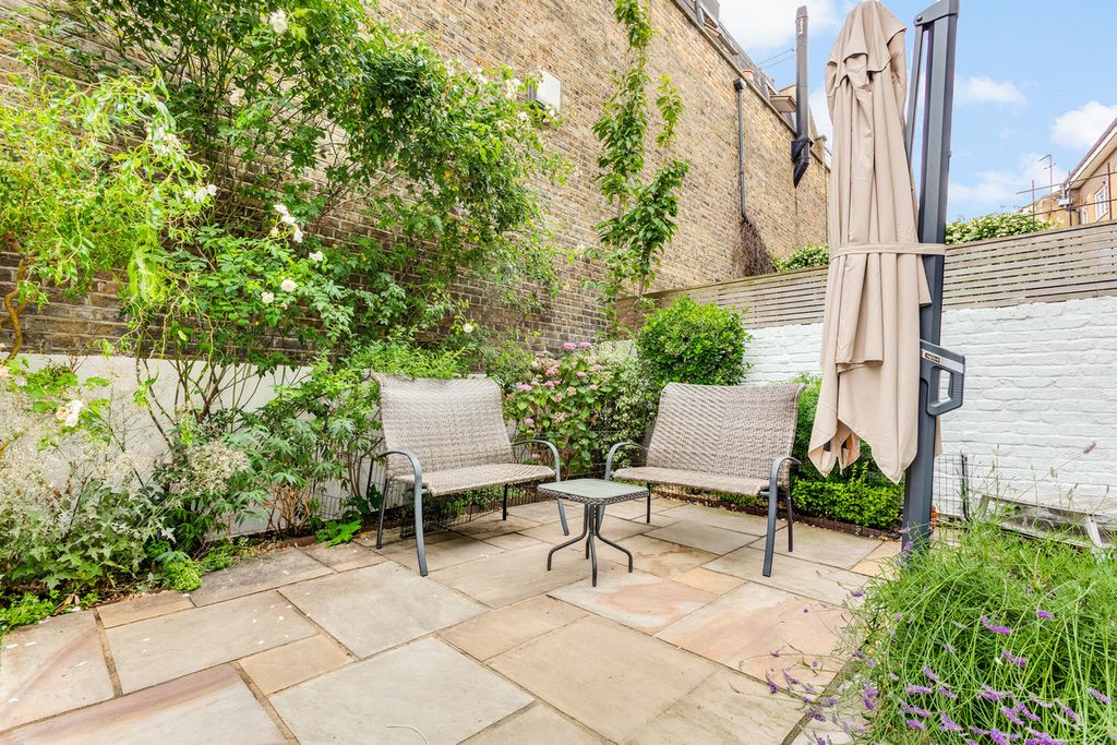 Property photo 2 of 12