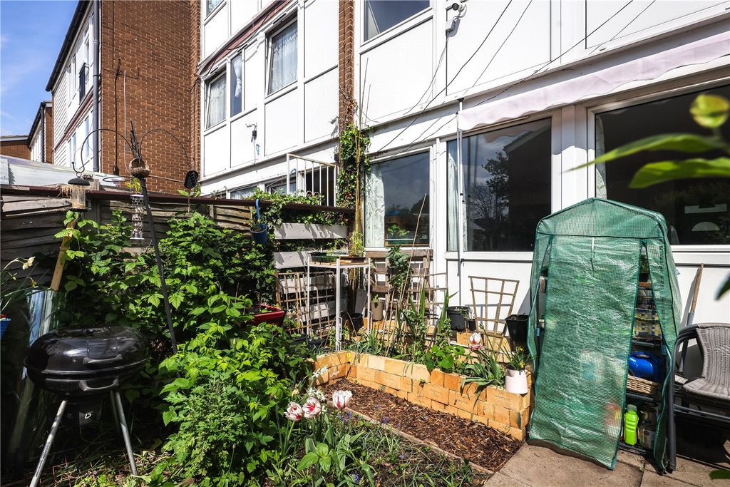 Property photo 3 of 12 Garden