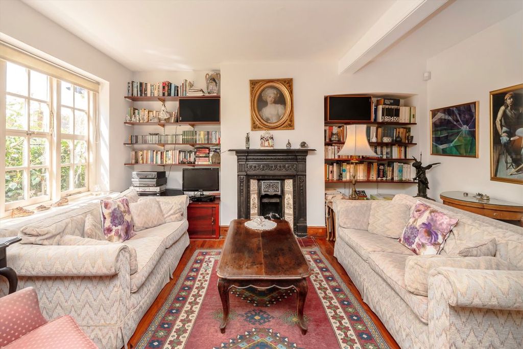 Property photo 2 of 6