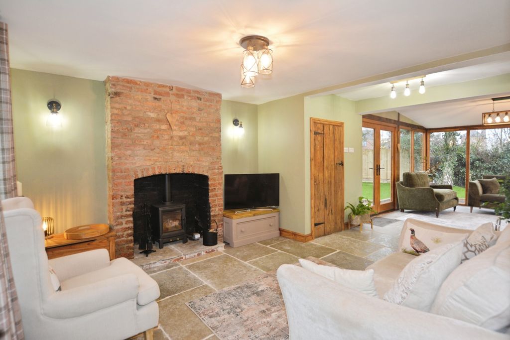 Property photo 3 of 33 Sitting Room