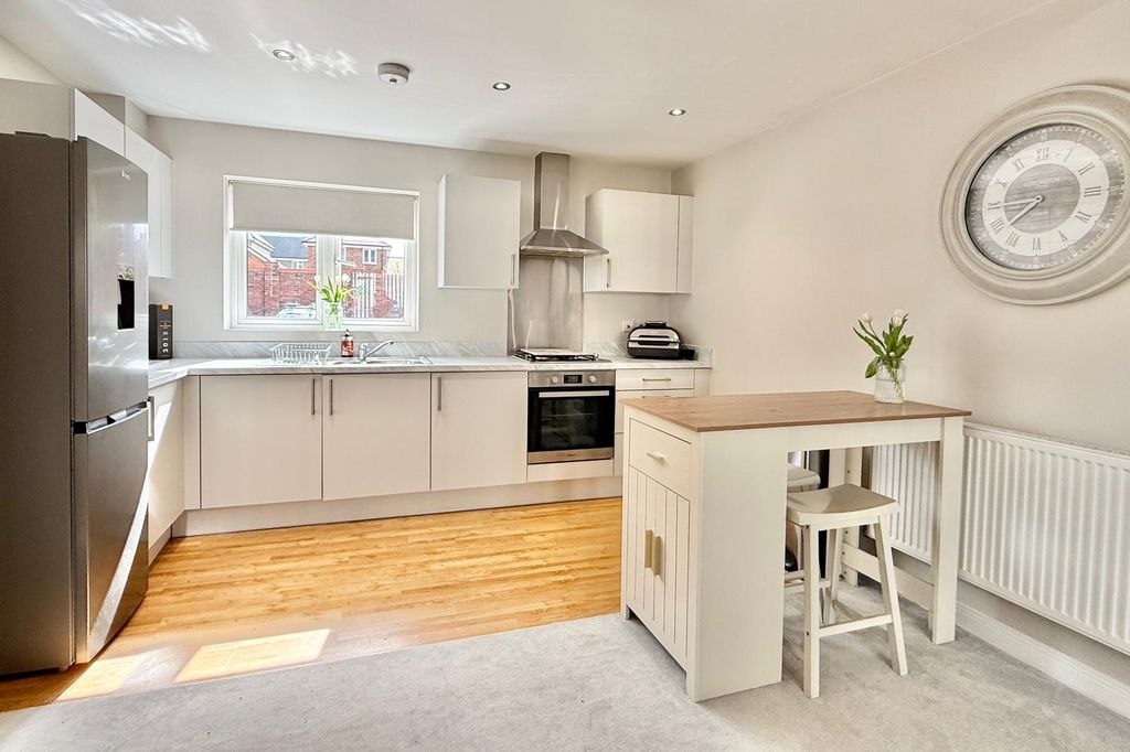 Property photo 3 of 9 Gallery