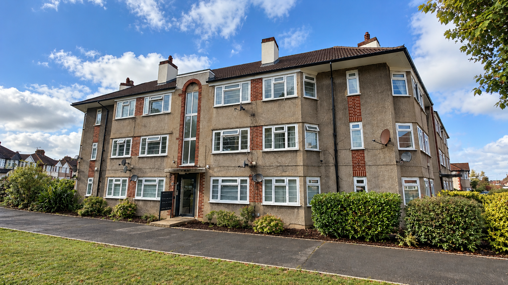 Property photo 1 of 9 Well-Kept 1930S Apartment Block