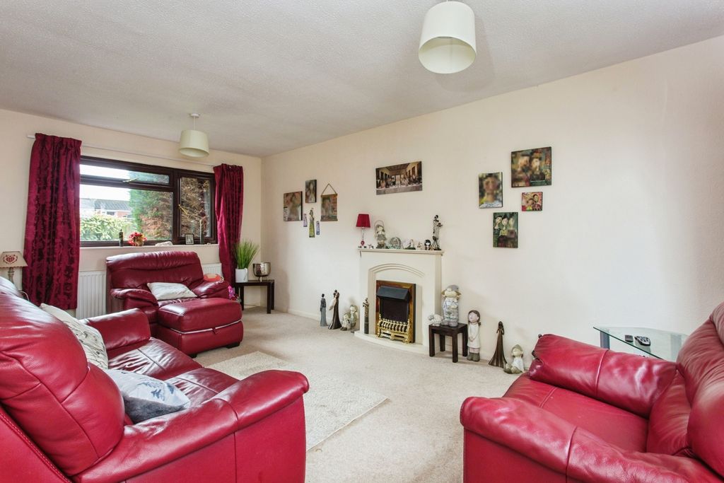 Property photo 2 of 14 Lounge