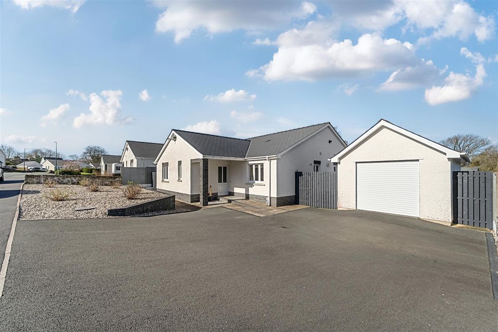 Property photo 2 of 22 Detached Garage