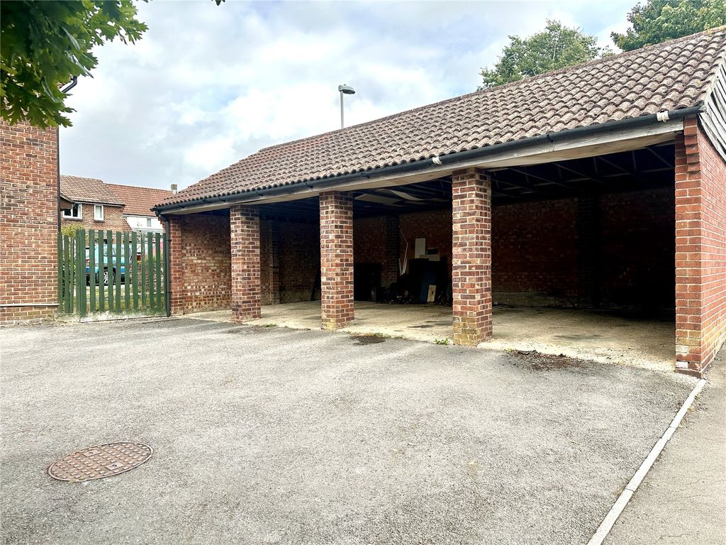 Property photo 2 of 14 Picture No. 18