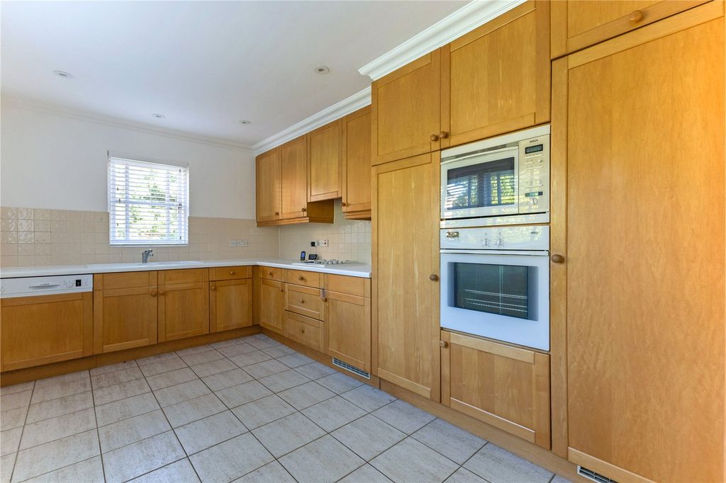 Property photo 3 of 17 Kitchen