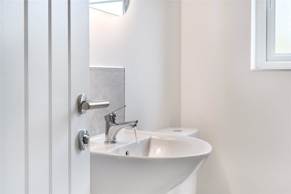 Property photo 3 of 9 Hillcrest Real Image