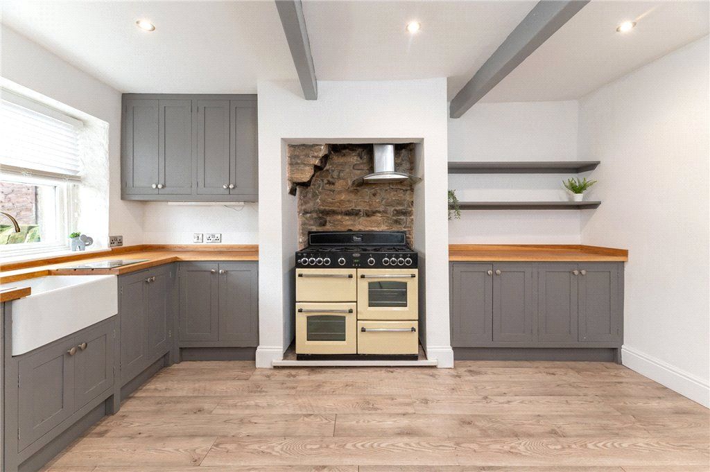 Property photo 3 of 21 Dining Kitchen