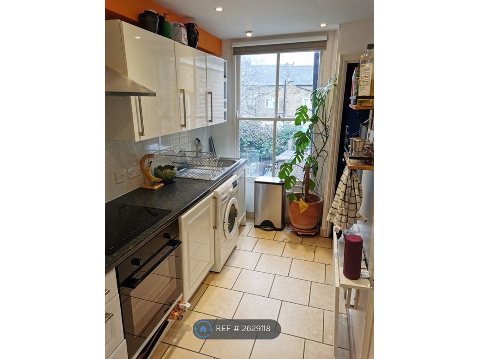 Property photo 3 of 11 Kitchen