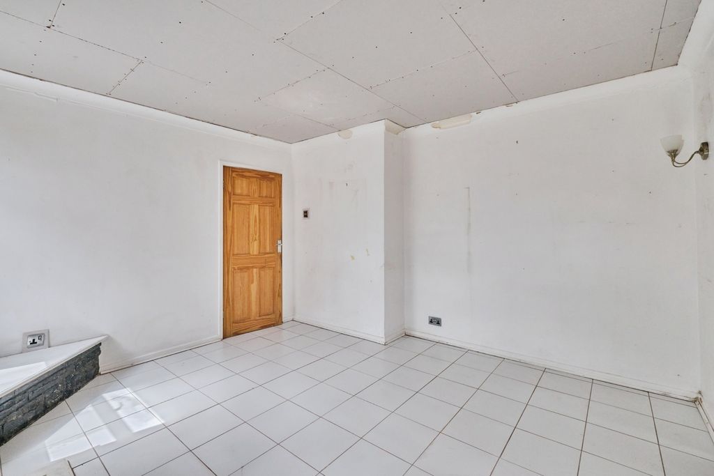 Property photo 3 of 19 Pbox-Img.Jpg