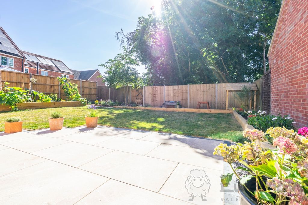 Property photo 3 of 14 Garden