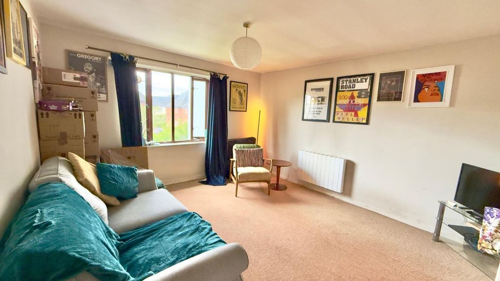 Property photo 2 of 8