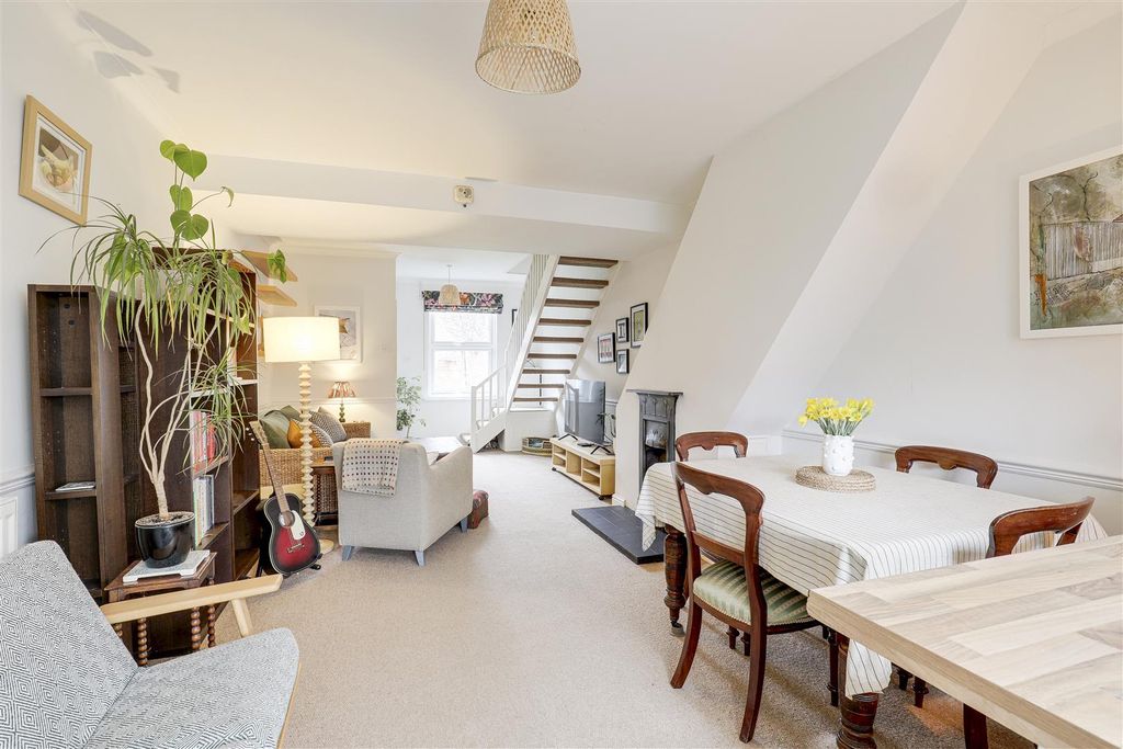 Property photo 3 of 22 31532.Jpg
