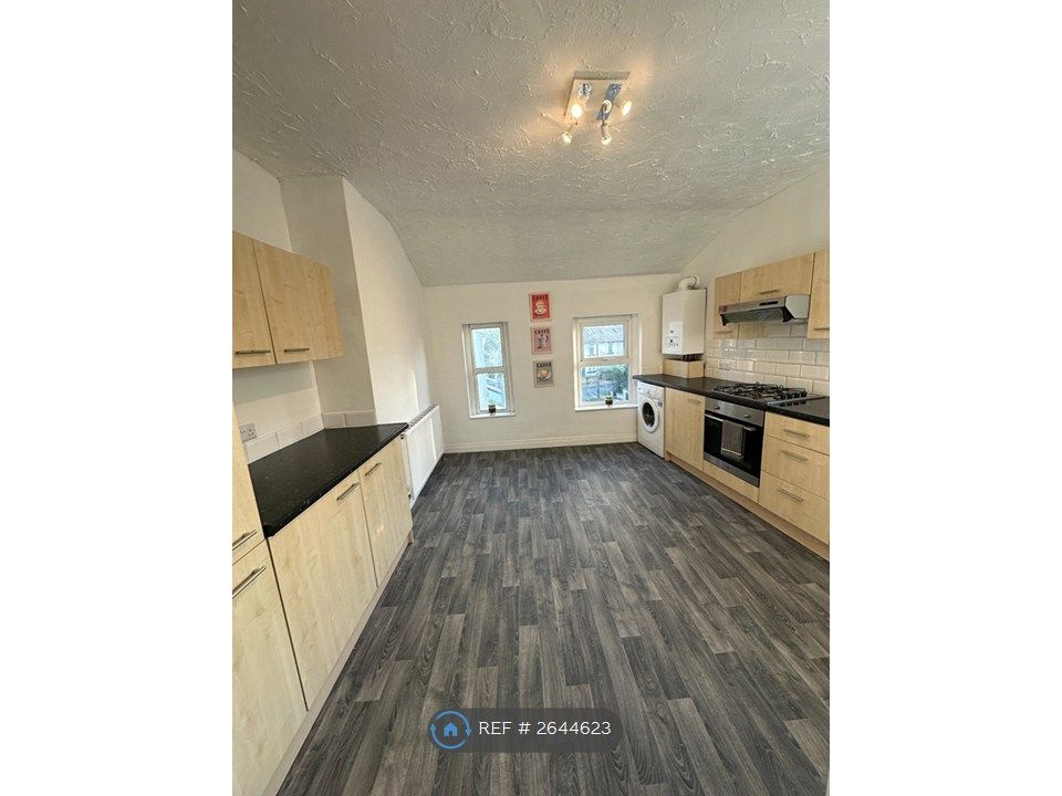 Property photo 3 of 31 Kitchen