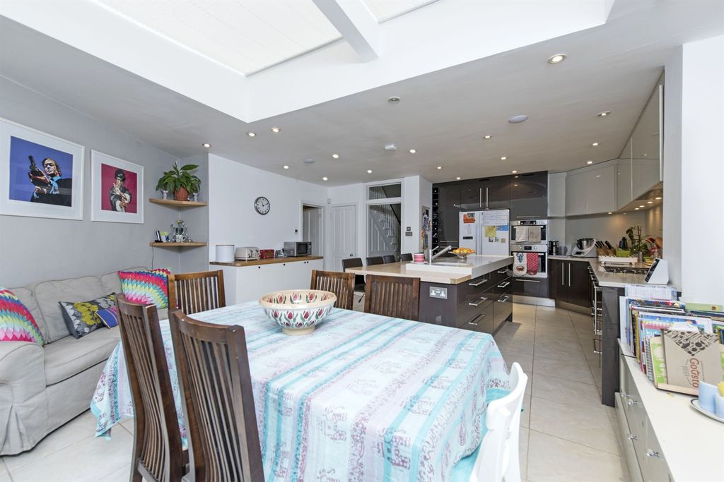 Property photo 3 of 20 Kitchen 2