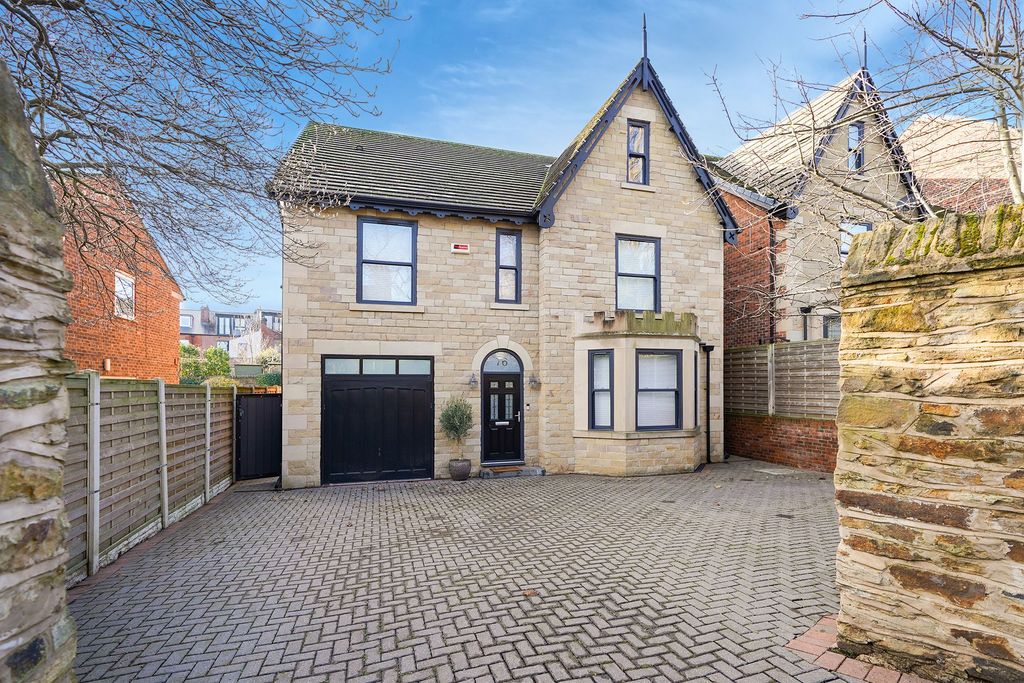 Property photo 1 of 40