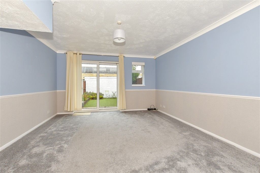 Property photo 3 of 9 Lounge/Diner