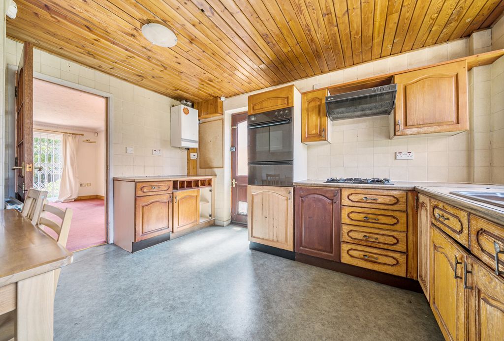 Property photo 2 of 22 1305695-8-6852B08...
