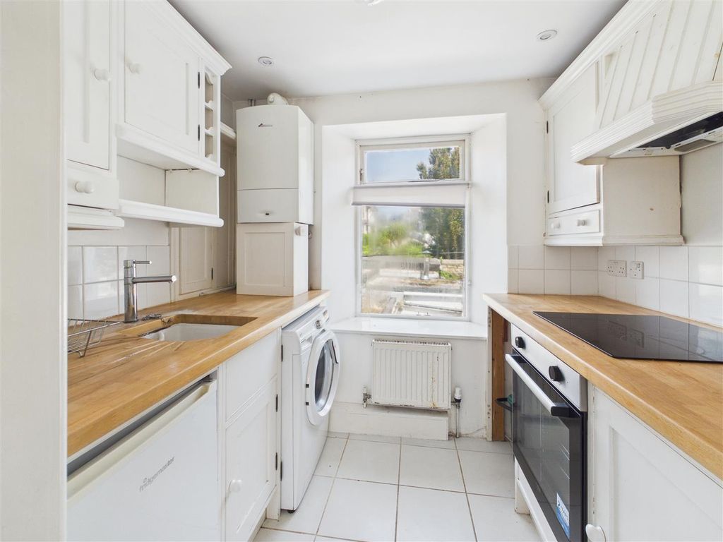 Property photo 3 of 14 Kitchen