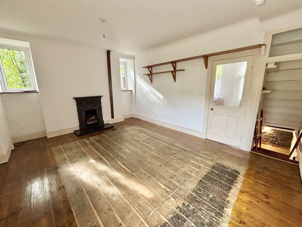 Property photo 3 of 33 Living Room