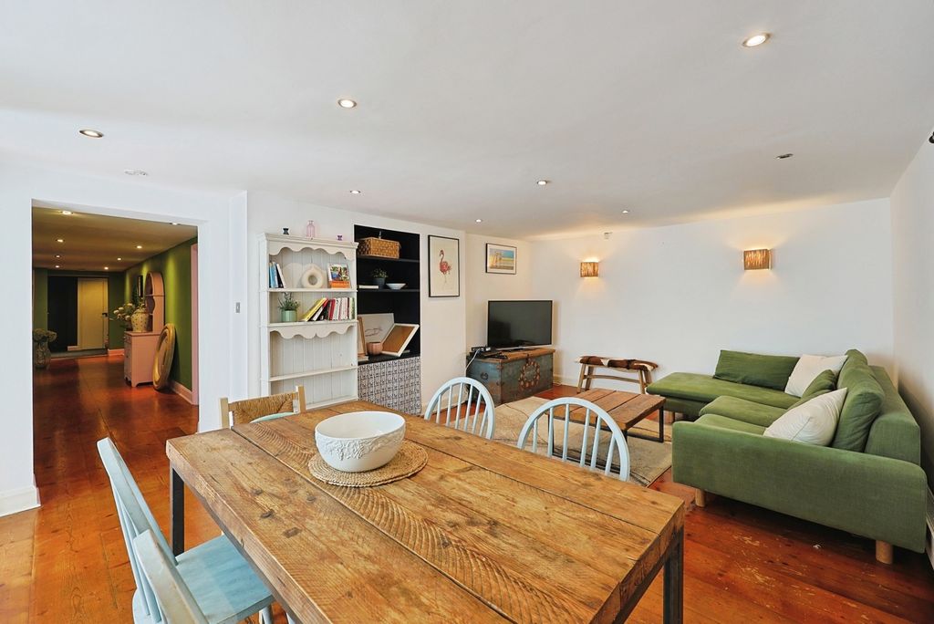 Property photo 1 of 16 Dining Area