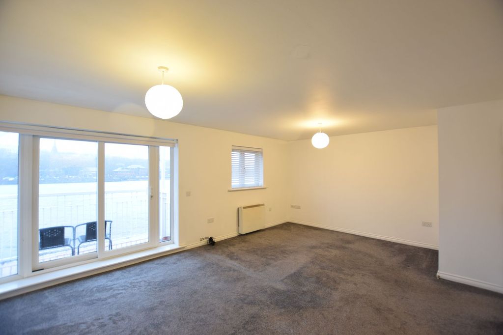 Property photo 3 of 10 Living Room