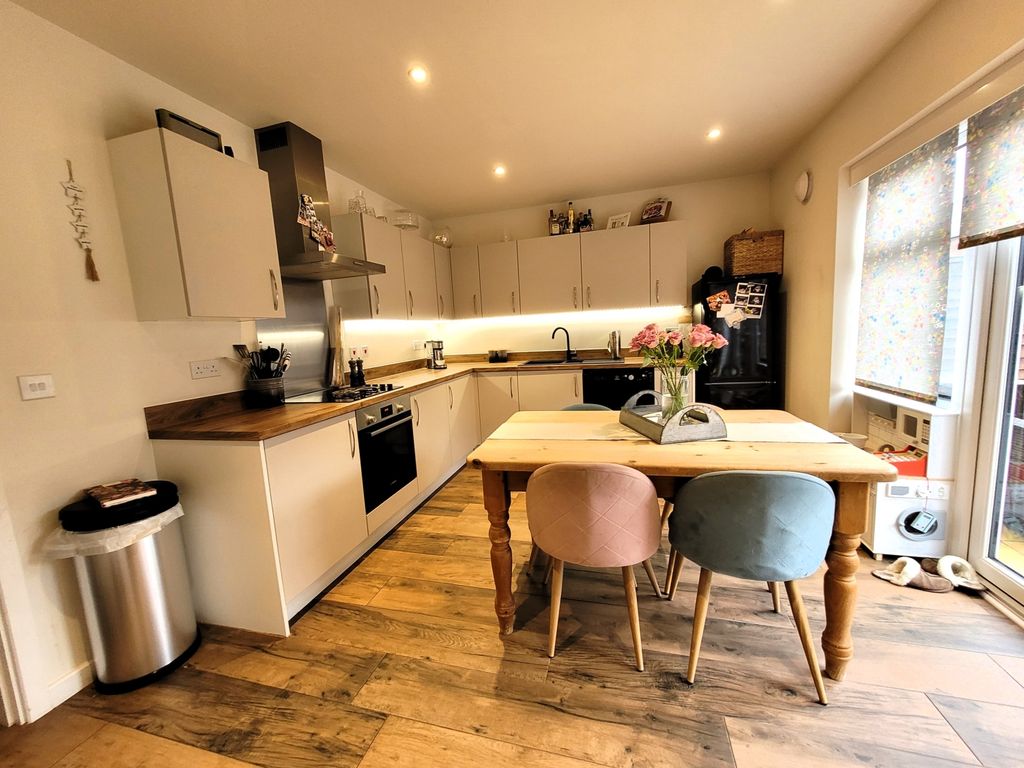 Property photo 3 of 12 1000066938