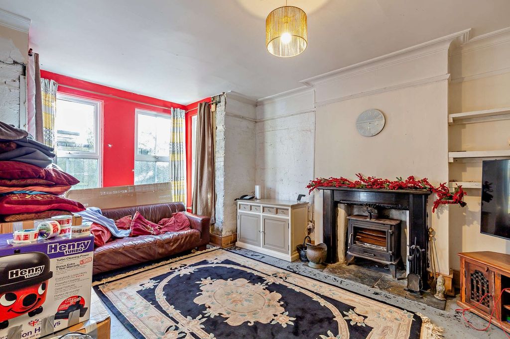 Property photo 2 of 18