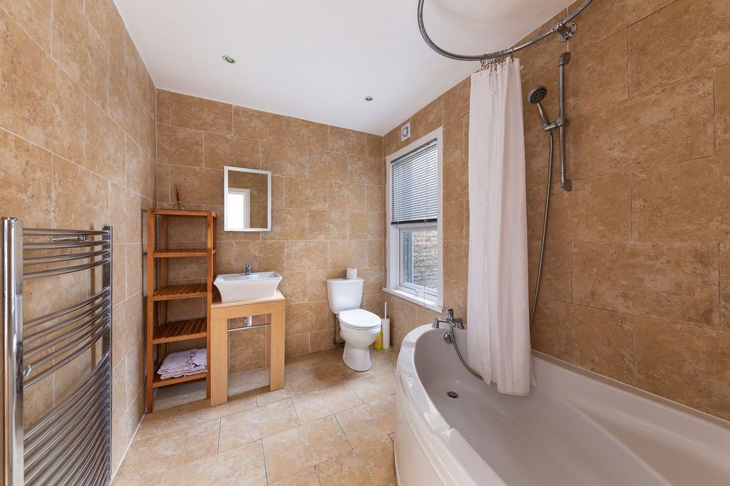 Property photo 3 of 5