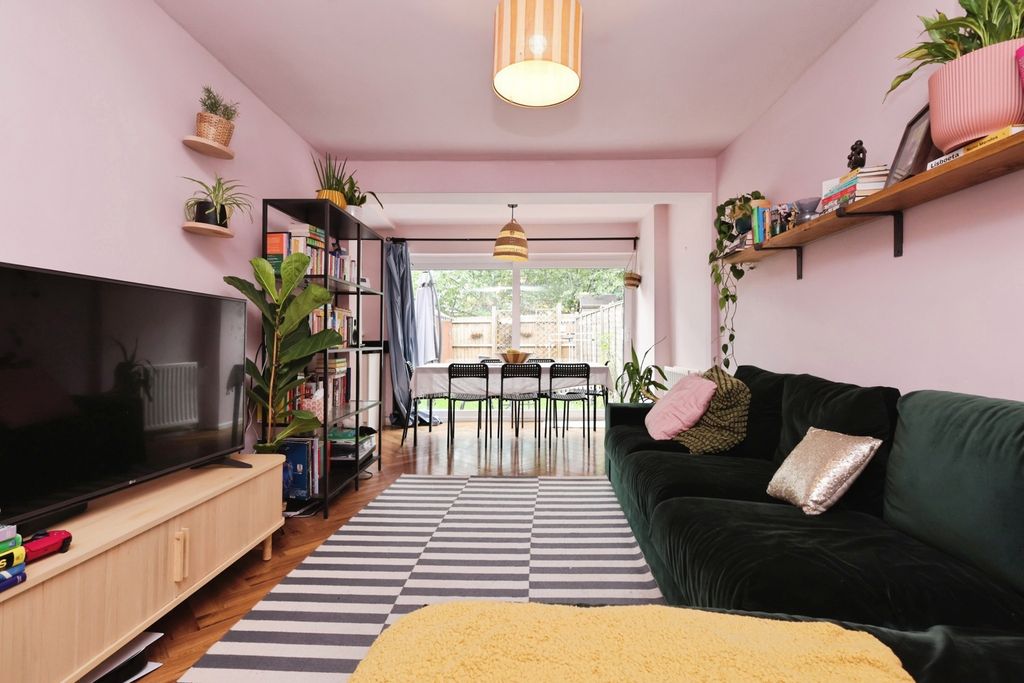 Property photo 1 of 16 Living Room