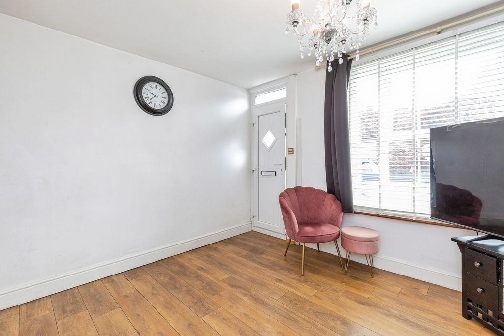 Property photo 3 of 17 Pbox-Img.Jpg