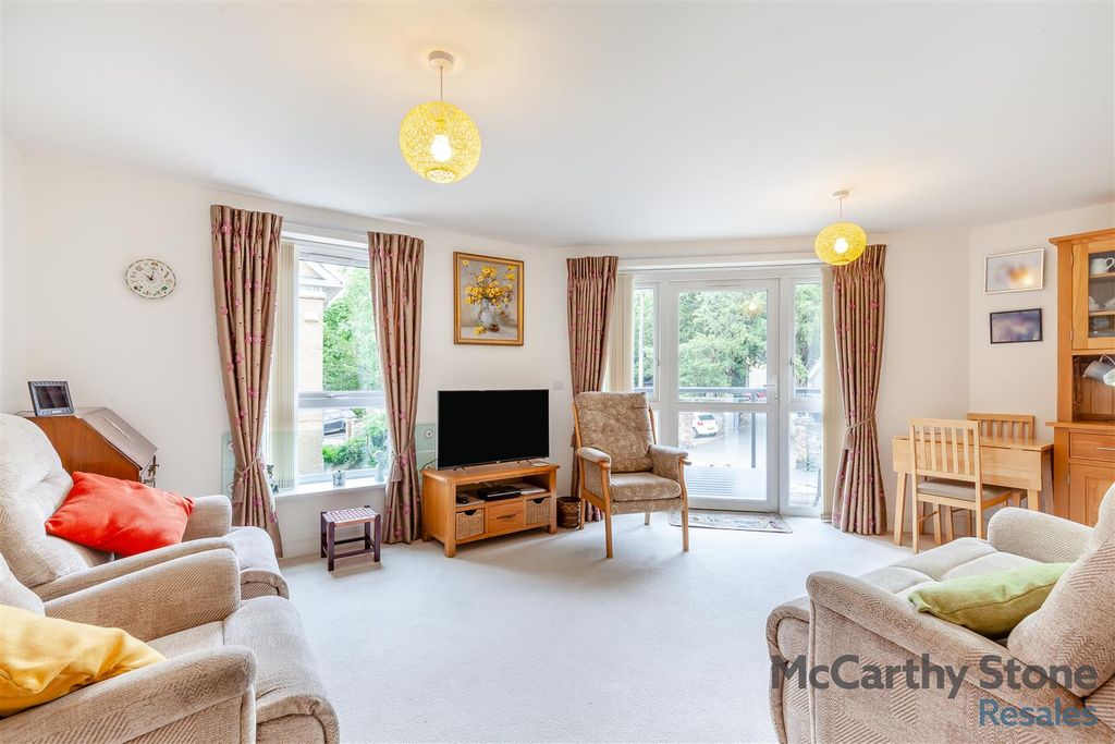 Property photo 2 of 16 8649680-Interior01.Jpg