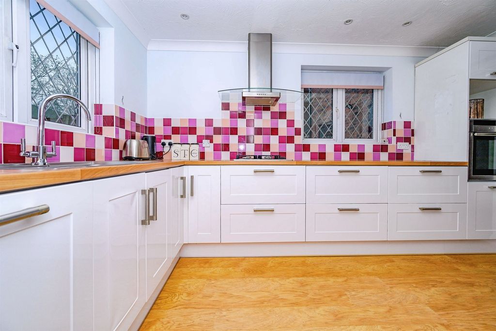 Property photo 3 of 19