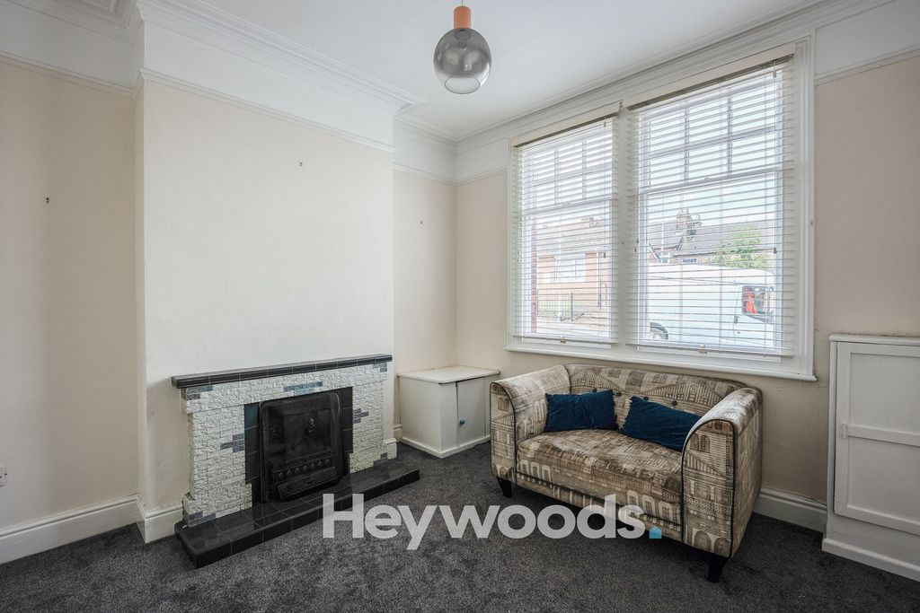 Property photo 2 of 25
