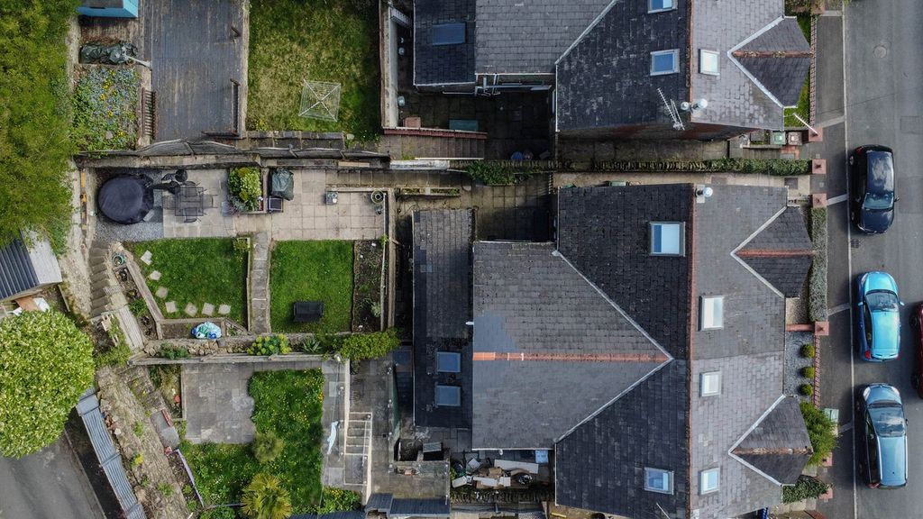 Property photo 2 of 27