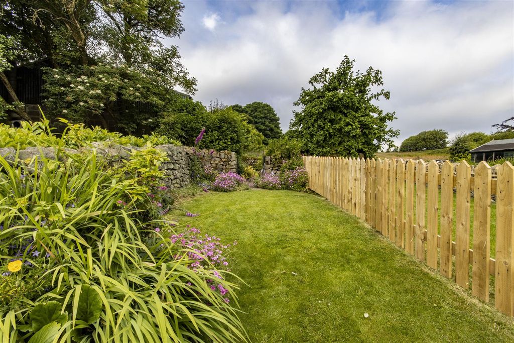 Property photo 3 of 29 Garden