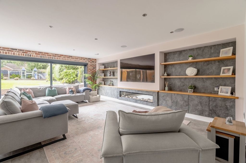 Property photo 2 of 29