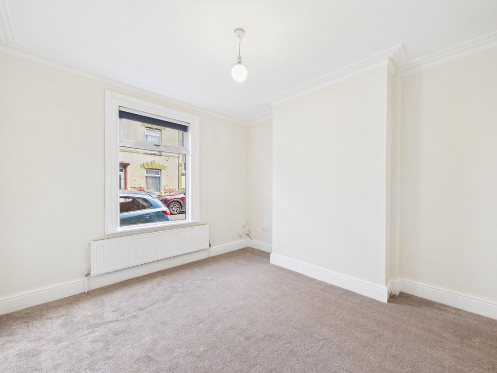 Property photo 2 of 28 Cam01530G0-Pr0409-Still001.Jpg