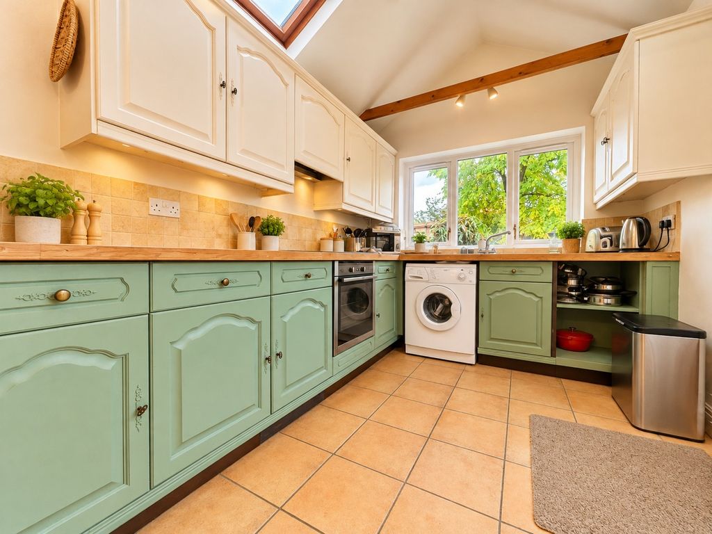 Property photo 2 of 27