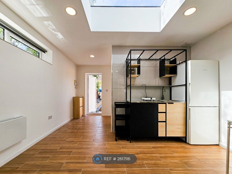 Property photo 2 of 6
