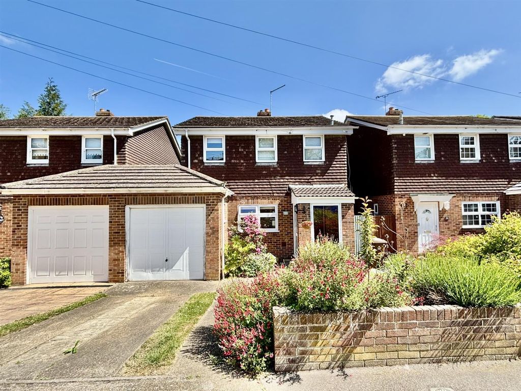 Property photo 1 of 32 Roebuck Road
