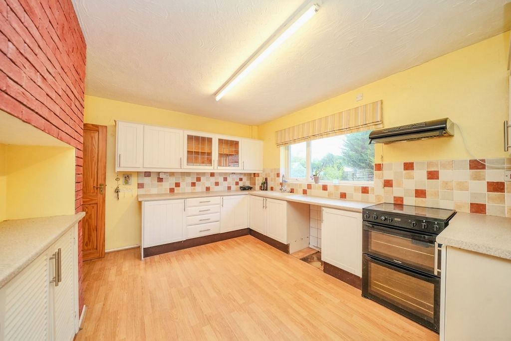 Property photo 2 of 30