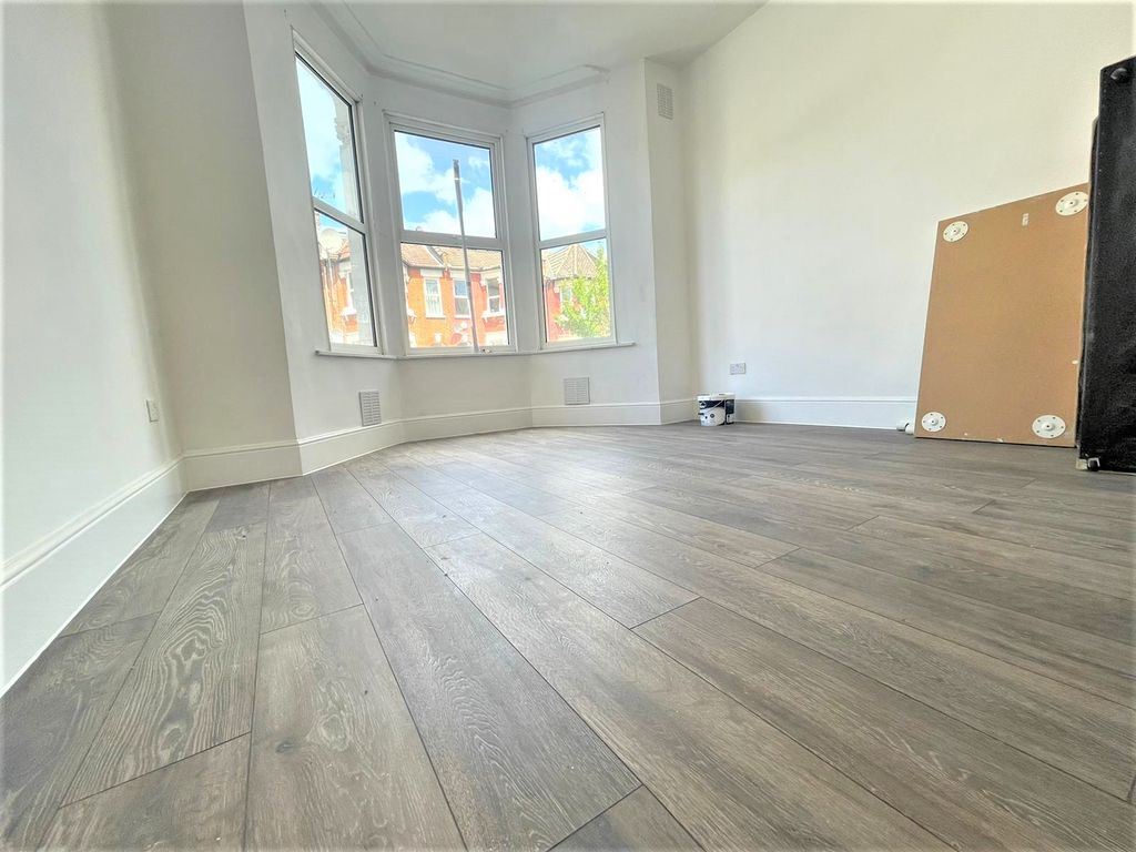 Property photo 1 of 8 Bedroom 1