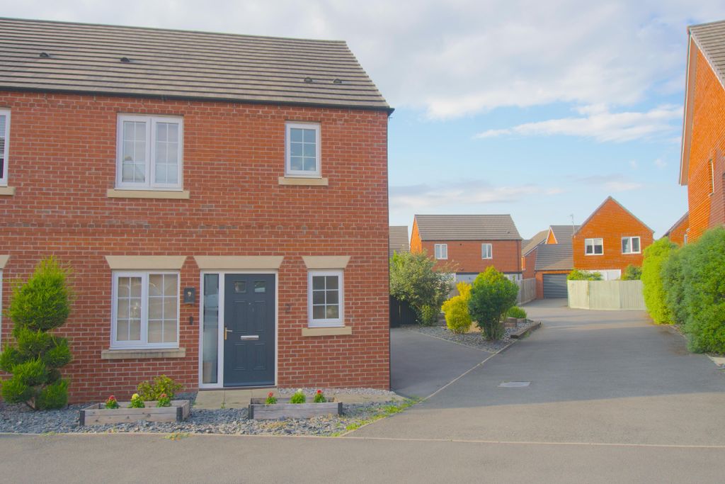 Property photo 1 of 39 0F1Eeb8c-06Eb-40cd-9F11-c1A9d79A9415