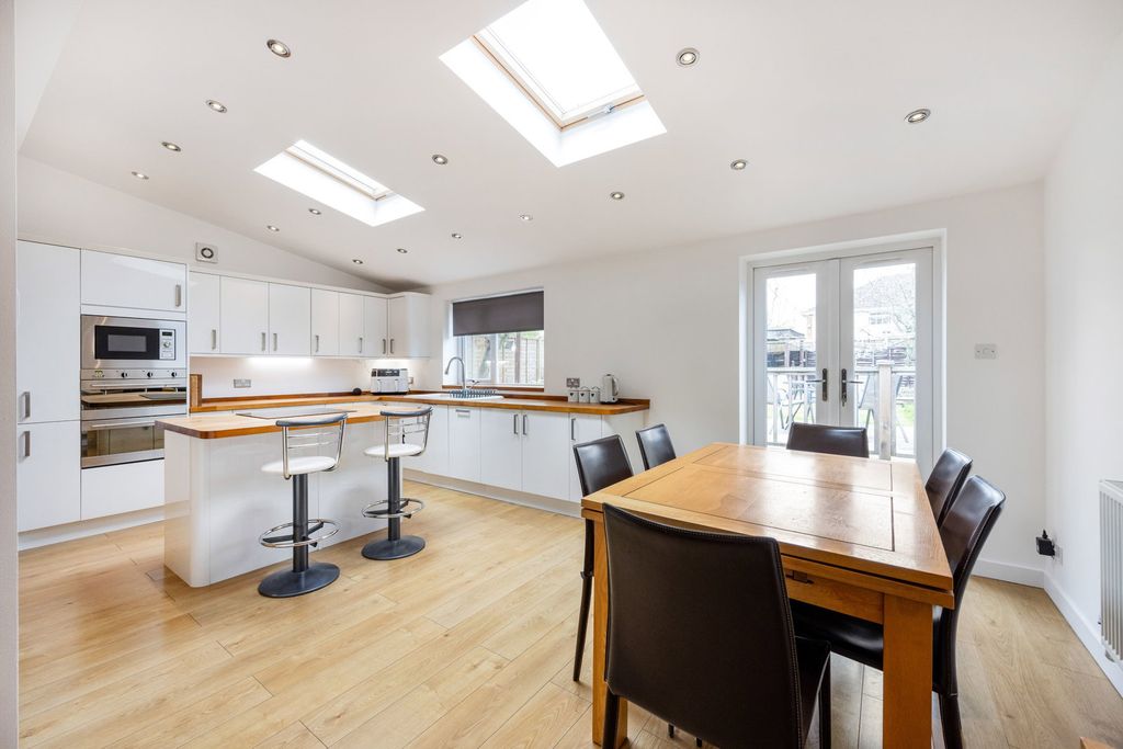 Property photo 3 of 22