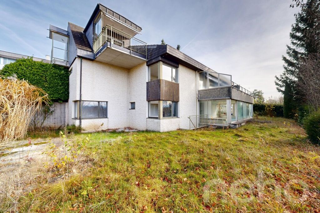 Property photo 3 of 12